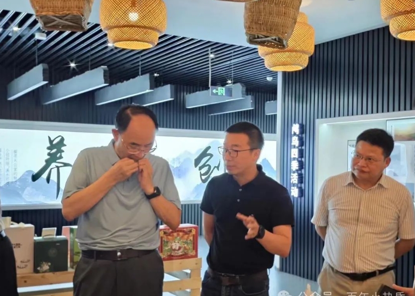 农业农村部农村合作经济指导司司长赵鲲等一行领导莅临小热昏观光工厂指导